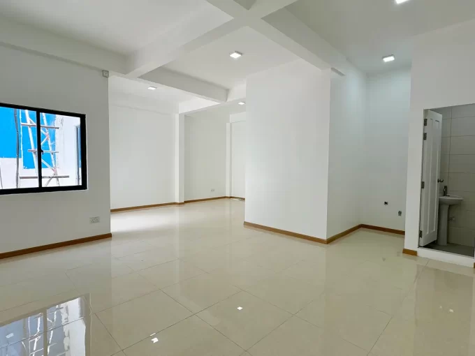 Commercial office space on the 2nd floor of a mixed-use building in Kurangi Goalhi, Henveyru, Male' with a balcony facing towards Ameeru Ahmed Magu. A photo of the space.