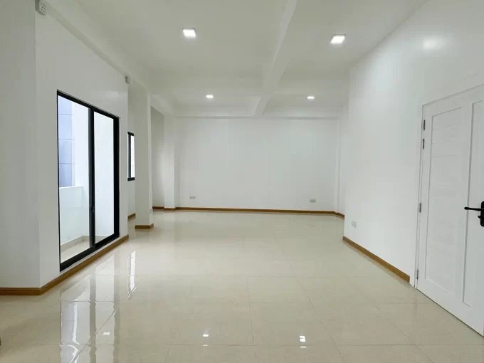 Commercial office space on the 2nd floor of a mixed-use building in Kurangi Goalhi, Henveyru, Male'. A photo of the space.