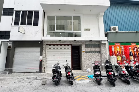 Commercial office, godown, shop, daycare space in Koaru Kendi Magu, Ground and 1st Floors, Macchangoalhi, Male'. A photo of the building facade.