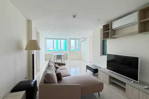 Fully furnished luxury 2+1 bedroom penthouse in Bodufulhah Goalhi, Macchangoalhi, Male'. A photo of the spacious living area and dining area.